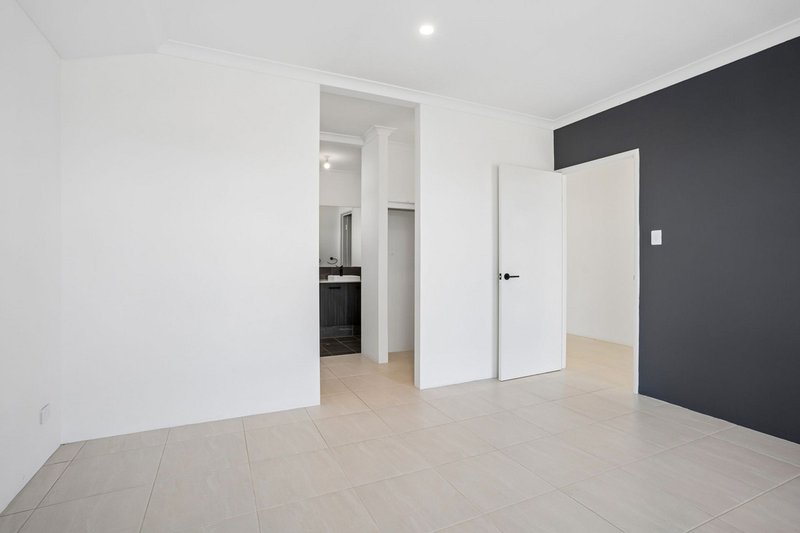 Photo - 4 Spinnaker Boulevard, Yanchep WA 6035 - Image 8