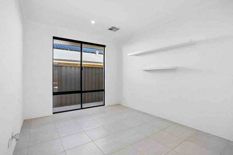 Photo - 4 Spinnaker Boulevard, Yanchep WA 6035 - Image 10