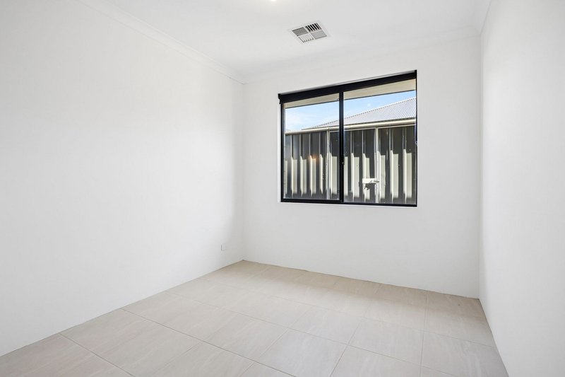 Photo - 4 Spinnaker Boulevard, Yanchep WA 6035 - Image 15