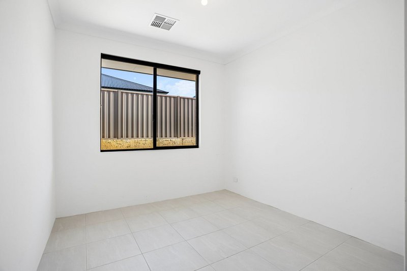 Photo - 4 Spinnaker Boulevard, Yanchep WA 6035 - Image 17