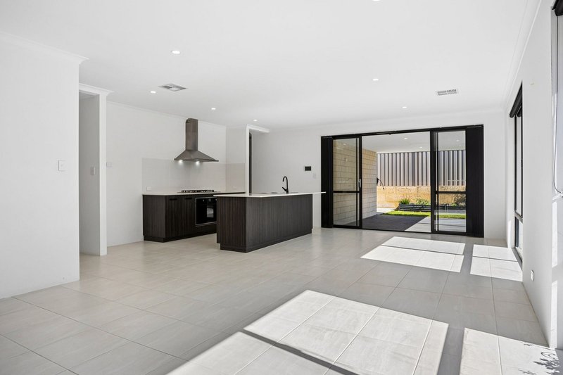 Photo - 4 Spinnaker Boulevard, Yanchep WA 6035 - Image 21