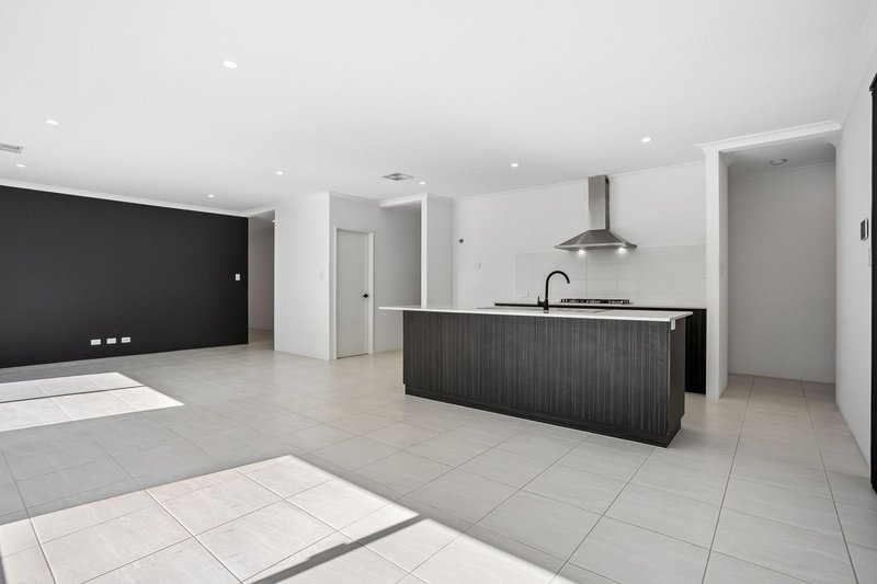 Photo - 4 Spinnaker Boulevard, Yanchep WA 6035 - Image 22