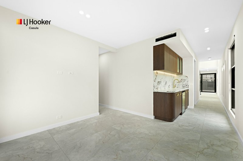 Photo - 4 Split Close, Prestons NSW 2170 - Image 5