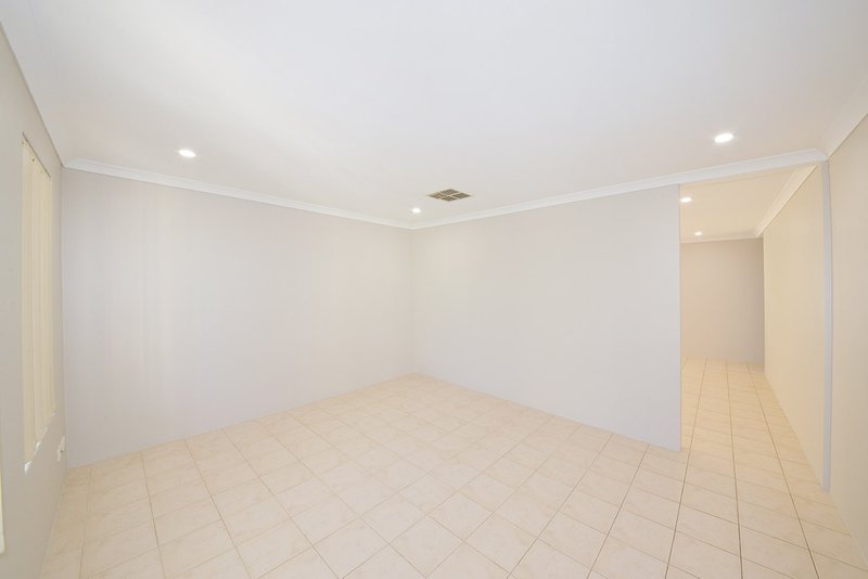 Photo - 4 Springthorpe Terrace, Clarkson WA 6030 - Image 3