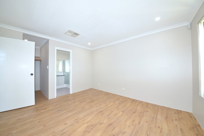 Photo - 4 Springthorpe Terrace, Clarkson WA 6030 - Image 5