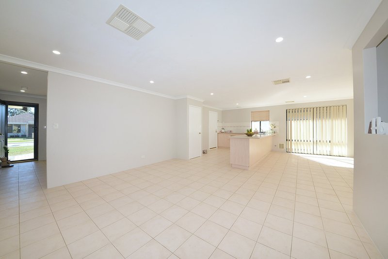 Photo - 4 Springthorpe Terrace, Clarkson WA 6030 - Image 8