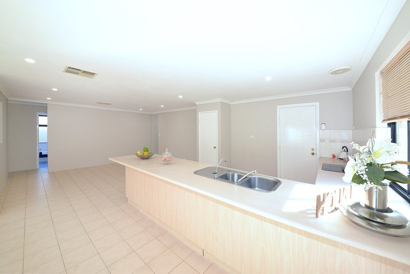 Photo - 4 Springthorpe Terrace, Clarkson WA 6030 - Image 12