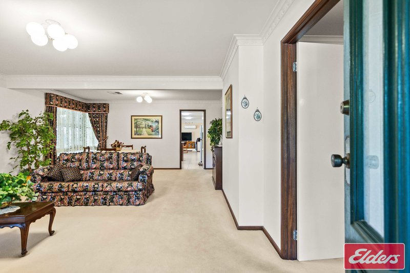Photo - 4 St Albans Drive, Salisbury Heights SA 5109 - Image 3
