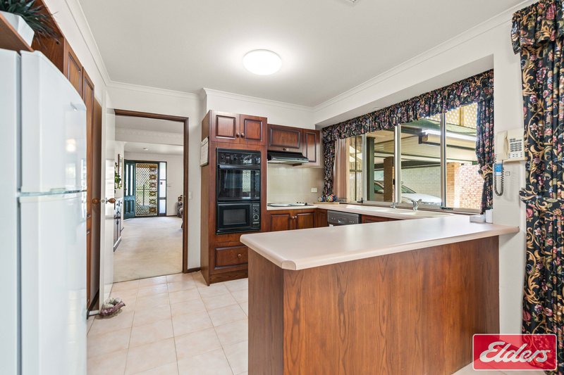 Photo - 4 St Albans Drive, Salisbury Heights SA 5109 - Image 11