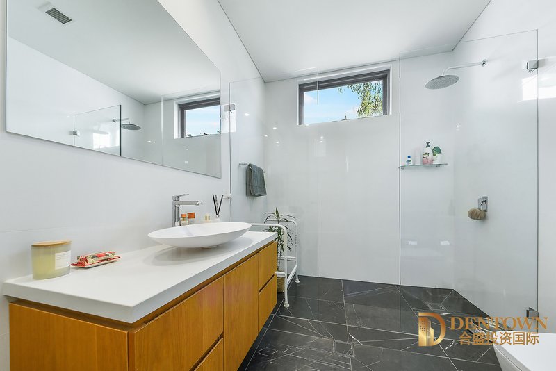 Photo - 4 St Columbans Green, North Turramurra NSW 2074 - Image 8