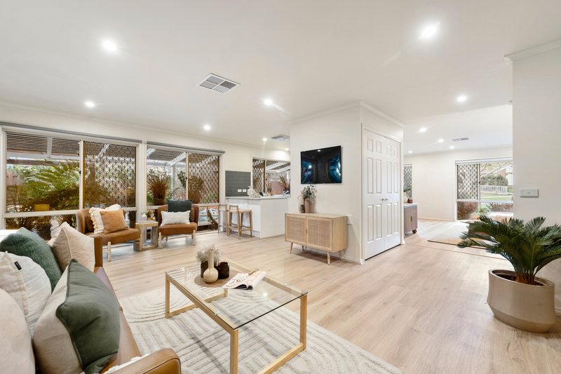 Photo - 4 St Helena Place, Rowville VIC 3178 - Image 4