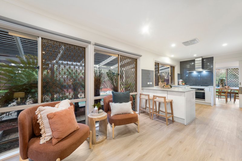 Photo - 4 St Helena Place, Rowville VIC 3178 - Image 6