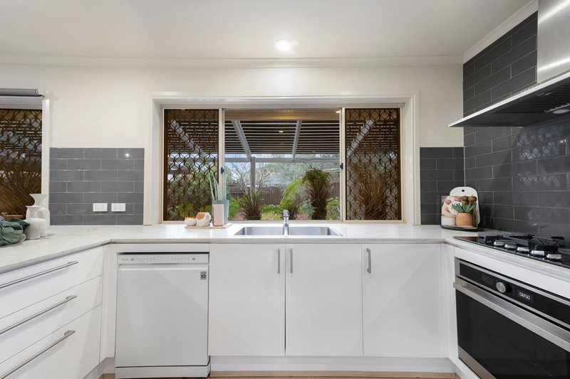 Photo - 4 St Helena Place, Rowville VIC 3178 - Image 8