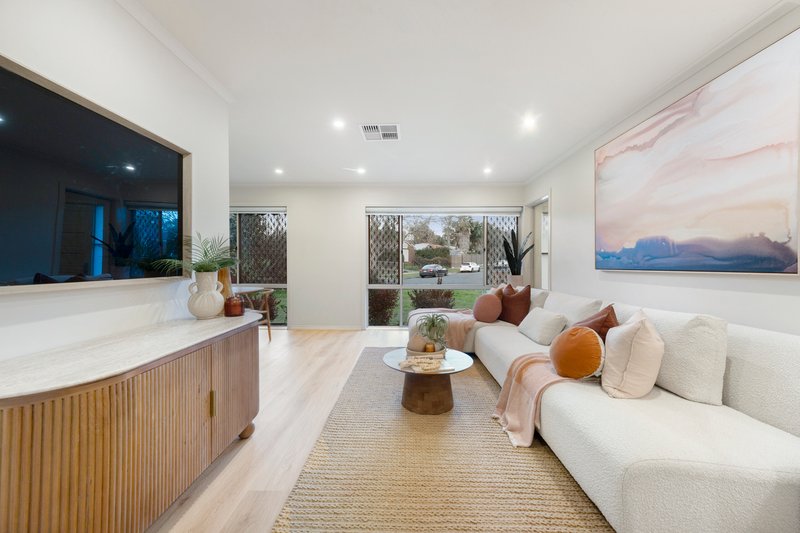 Photo - 4 St Helena Place, Rowville VIC 3178 - Image 10