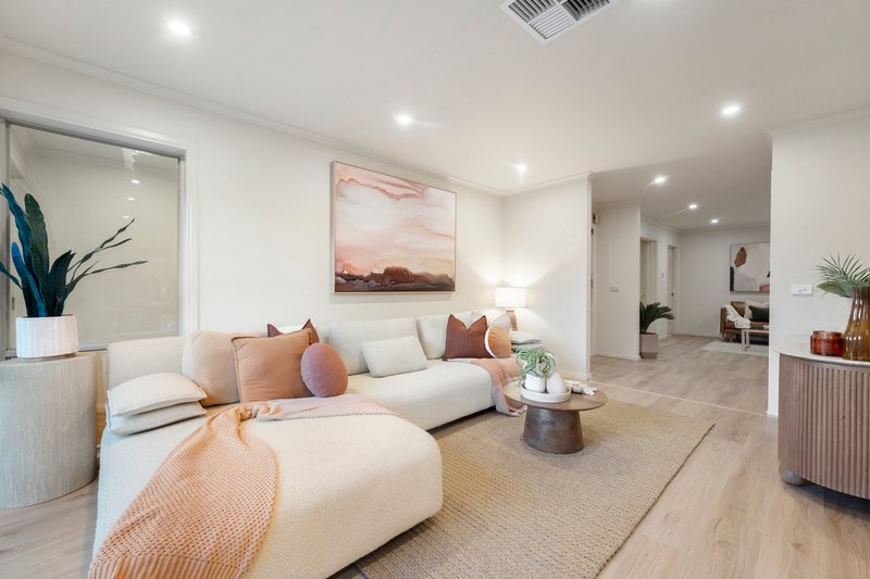 Photo - 4 St Helena Place, Rowville VIC 3178 - Image 11