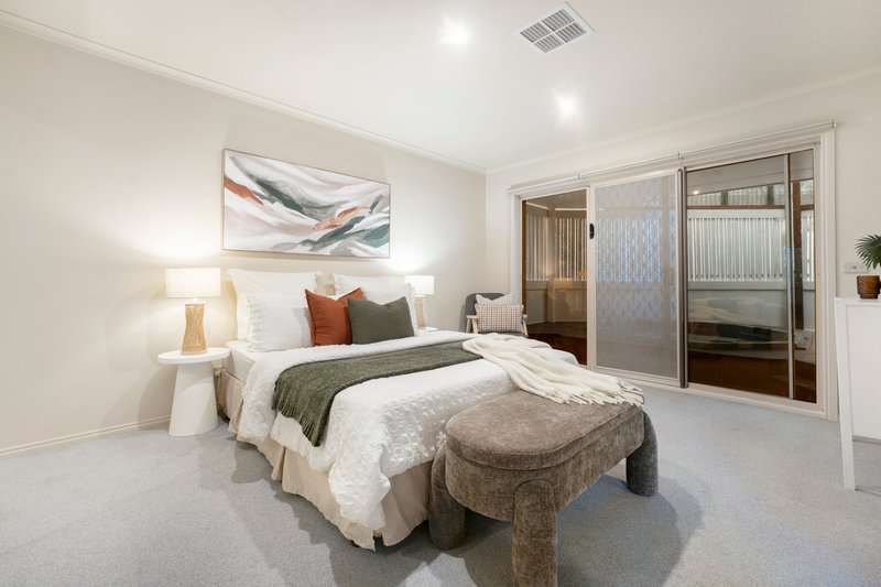 Photo - 4 St Helena Place, Rowville VIC 3178 - Image 12