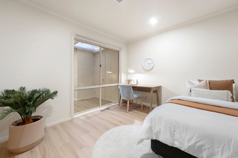 Photo - 4 St Helena Place, Rowville VIC 3178 - Image 16