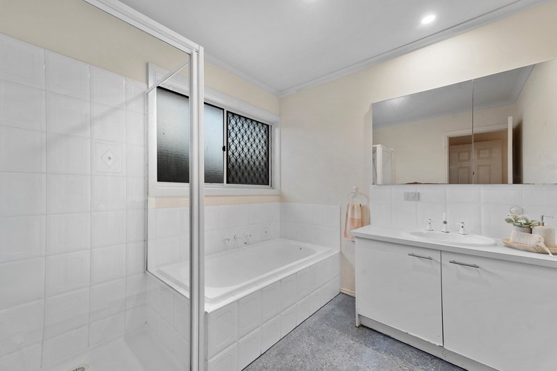 Photo - 4 St Helena Place, Rowville VIC 3178 - Image 17