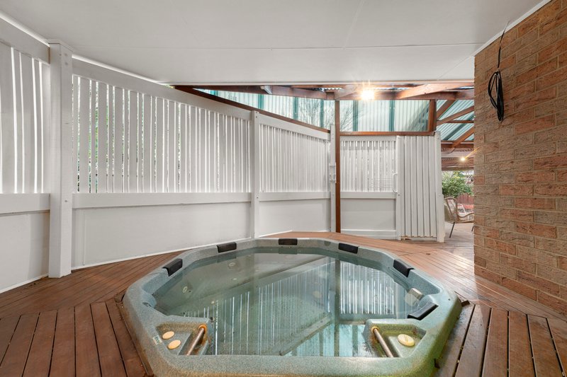 Photo - 4 St Helena Place, Rowville VIC 3178 - Image 18
