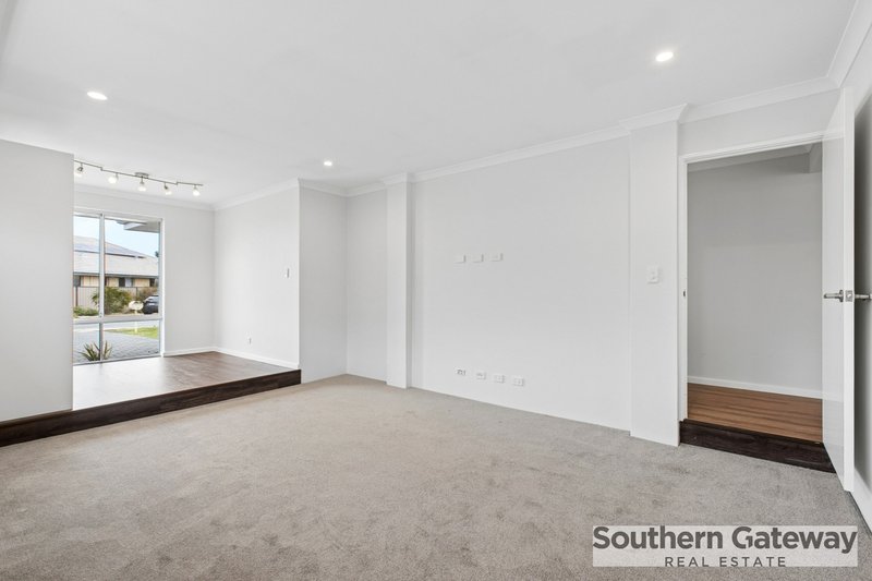 Photo - 4 St Pierre Turn, Piara Waters WA 6112 - Image 3