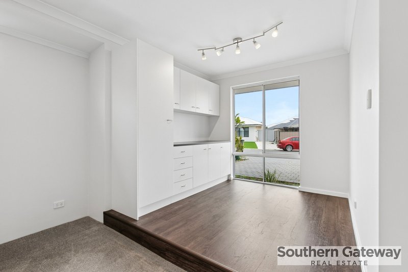 Photo - 4 St Pierre Turn, Piara Waters WA 6112 - Image 4