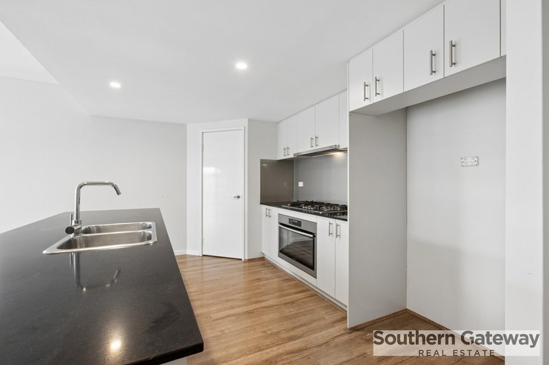 Photo - 4 St Pierre Turn, Piara Waters WA 6112 - Image 8