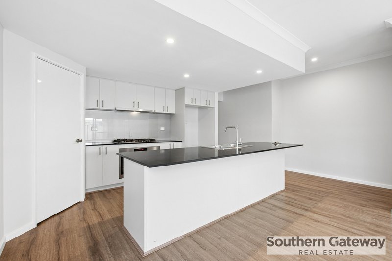 Photo - 4 St Pierre Turn, Piara Waters WA 6112 - Image 9