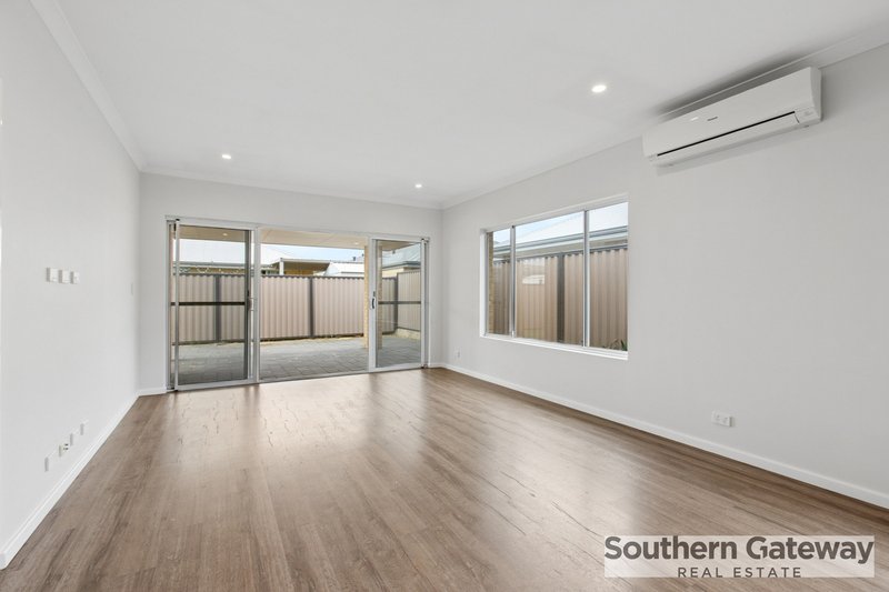 Photo - 4 St Pierre Turn, Piara Waters WA 6112 - Image 11