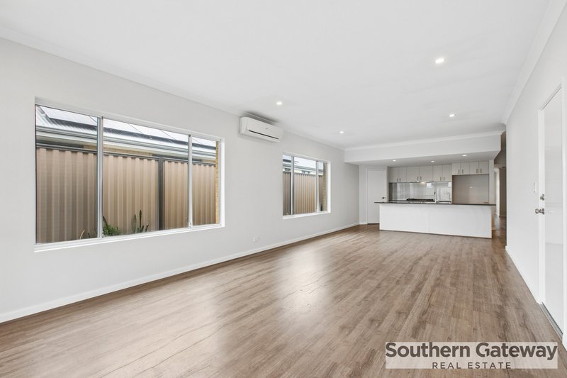 Photo - 4 St Pierre Turn, Piara Waters WA 6112 - Image 12