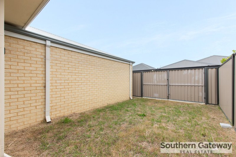 Photo - 4 St Pierre Turn, Piara Waters WA 6112 - Image 25