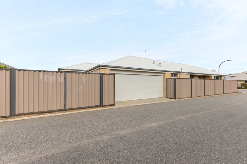Photo - 4 St Pierre Turn, Piara Waters WA 6112 - Image 26