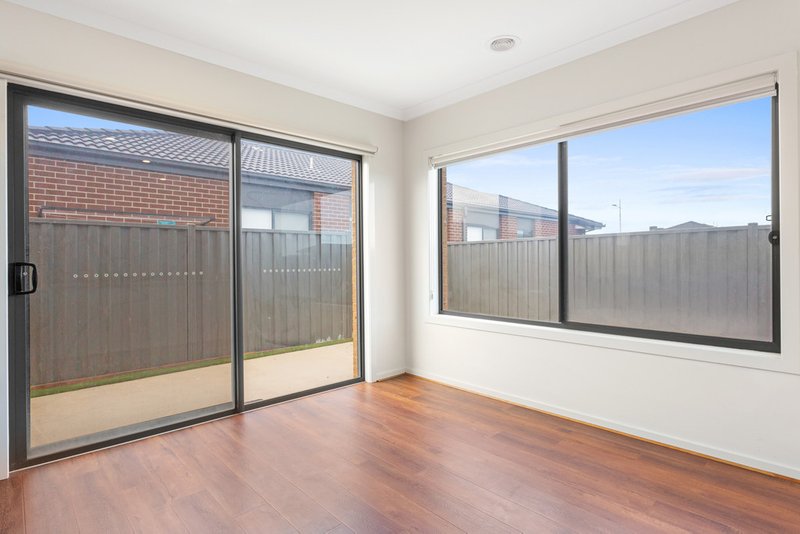 Photo - 4 Stableford Street, Werribee VIC 3030 - Image 4