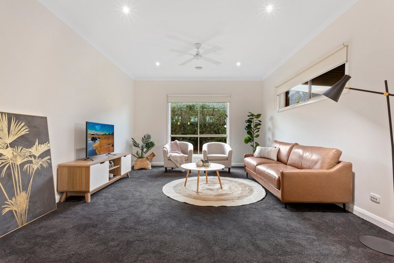 Photo - 4 Stanhope Crescent, South Morang VIC 3752 - Image 3