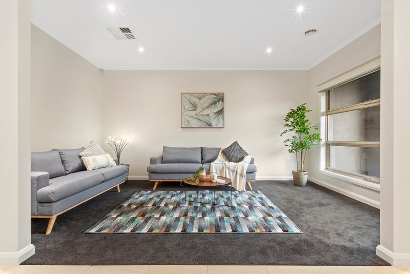 Photo - 4 Stanhope Crescent, South Morang VIC 3752 - Image 4