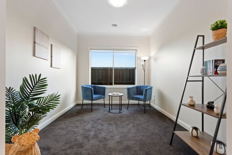 Photo - 4 Stanhope Crescent, South Morang VIC 3752 - Image 6