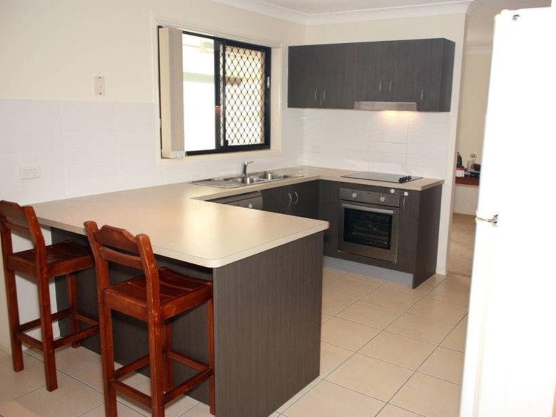 Photo - 4 Starlight  Ct , Springfield QLD 4300 - Image 2