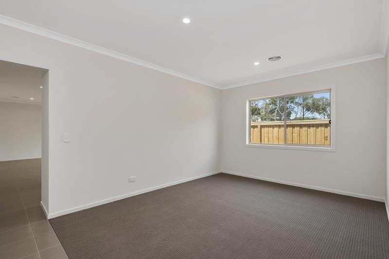 Photo - 4 Steinbeck Street, Greenvale VIC 3059 - Image 3