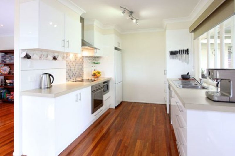 Photo - 4 Stella Street, Holland Park QLD 4121 - Image 3