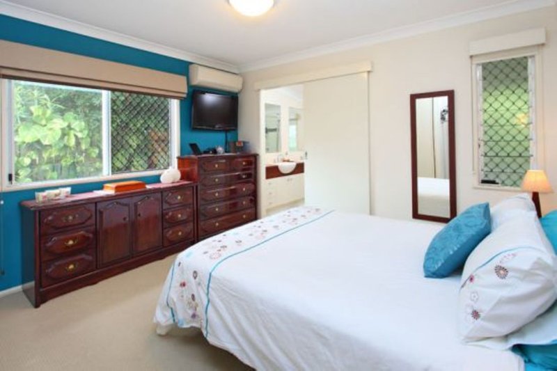 Photo - 4 Stella Street, Holland Park QLD 4121 - Image 6