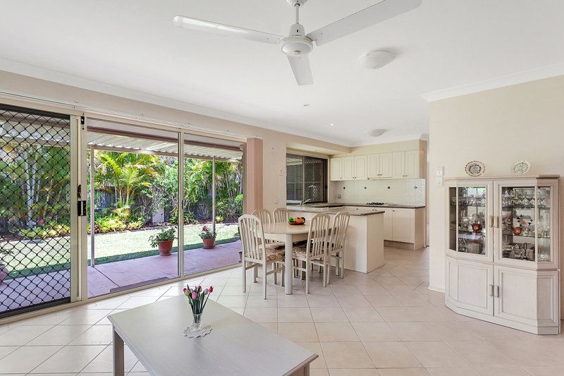 Photo - 4 Stingray Crescent, Burleigh Waters QLD 4220 - Image 4