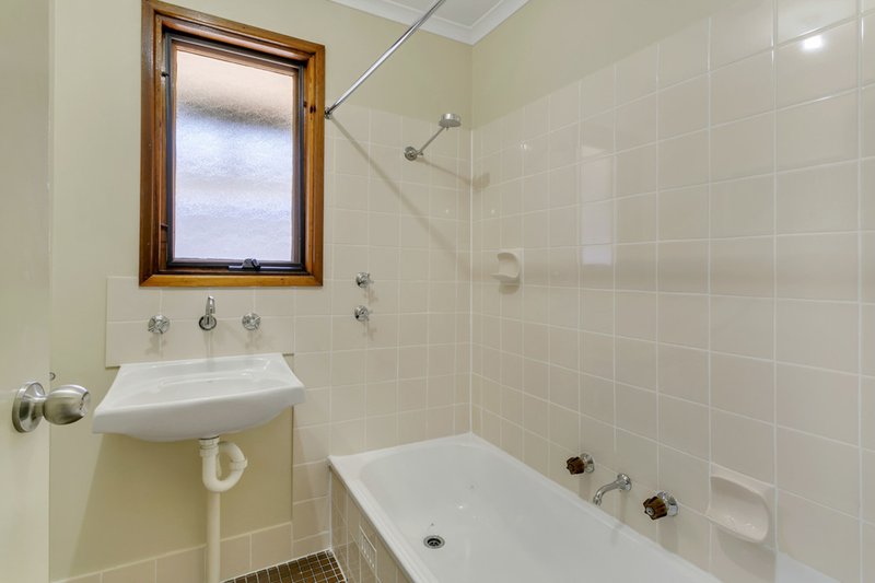 Photo - 4 Stone Court, Parafield Gardens SA 5107 - Image 4