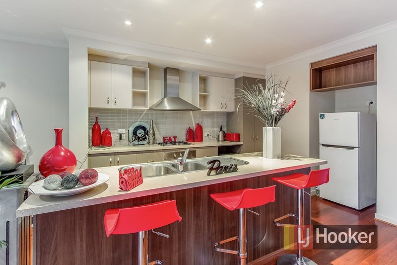 Photo - 4 Stonebridge Lane, Pakenham VIC 3810 - Image 2