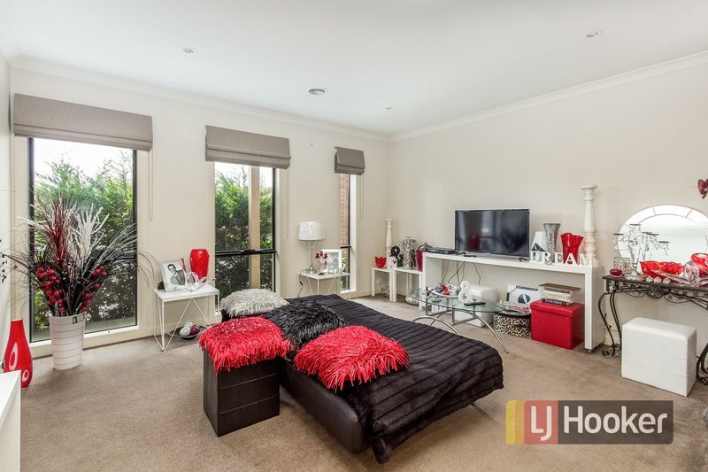 Photo - 4 Stonebridge Lane, Pakenham VIC 3810 - Image 3