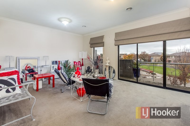 Photo - 4 Stonebridge Lane, Pakenham VIC 3810 - Image 4