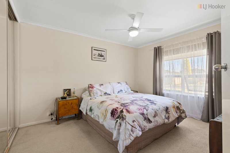 Photo - 4 Stoneyhill Street, Reynella East SA 5161 - Image 6