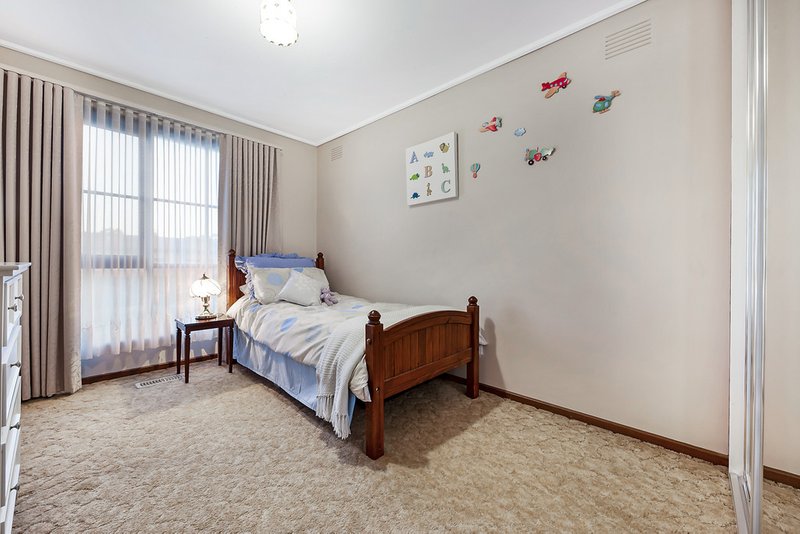 Photo - 4 Strand Close, Glen Waverley VIC 3150 - Image 10