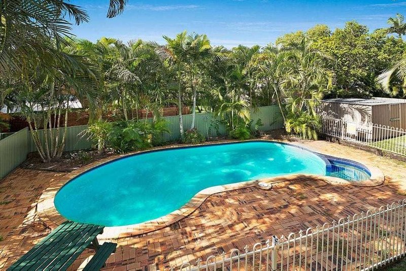 Photo - 4 Strathford Avenue, Albany Creek QLD 4035 - Image 9