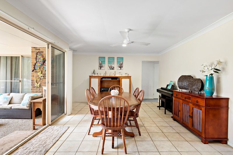 Photo - 4 Strathmere Place, Upper Kedron QLD 4055 - Image 5