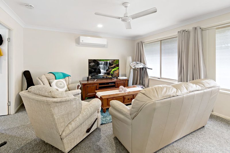 Photo - 4 Strathmere Place, Upper Kedron QLD 4055 - Image 6