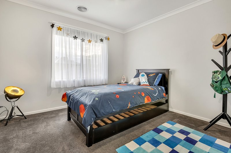 Photo - 4 Sudbury Street, Mickleham VIC 3064 - Image 12